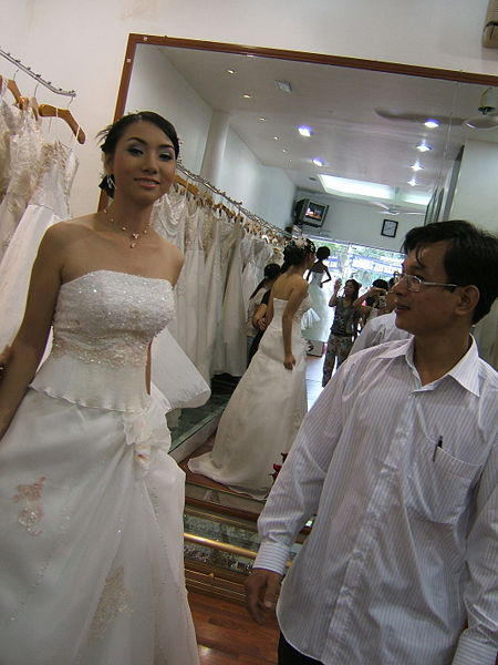 Jak wybrać suknię ślubną